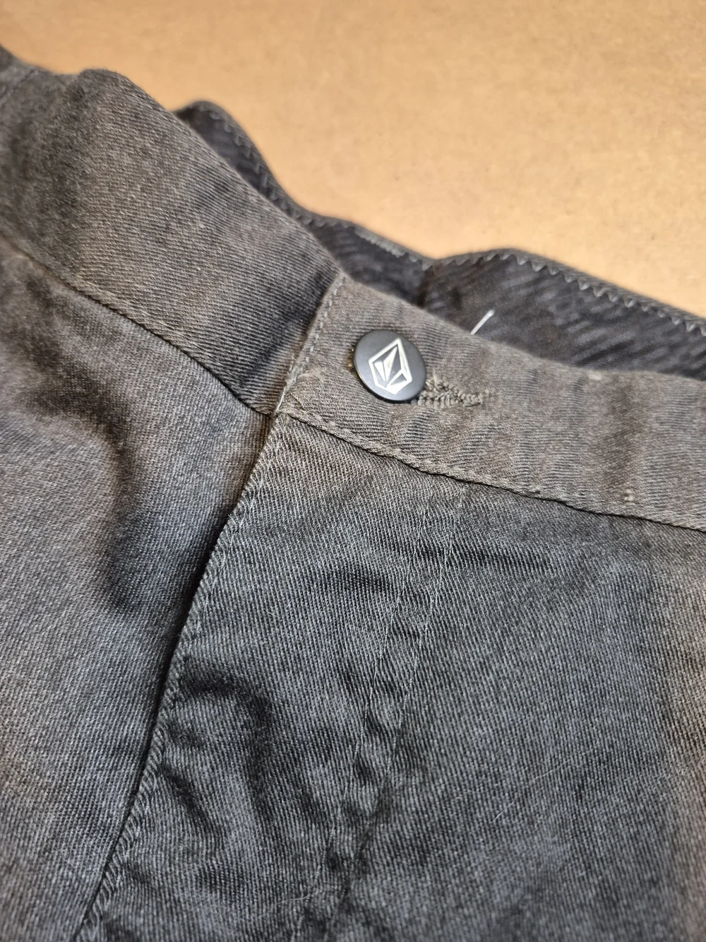 Volcom Men’s Charcoal Flat-Front Shorts 4559/7